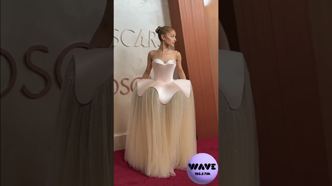 Arina Grande in a stunning outfit on the #Oscars red carpet#arianagrande #musica