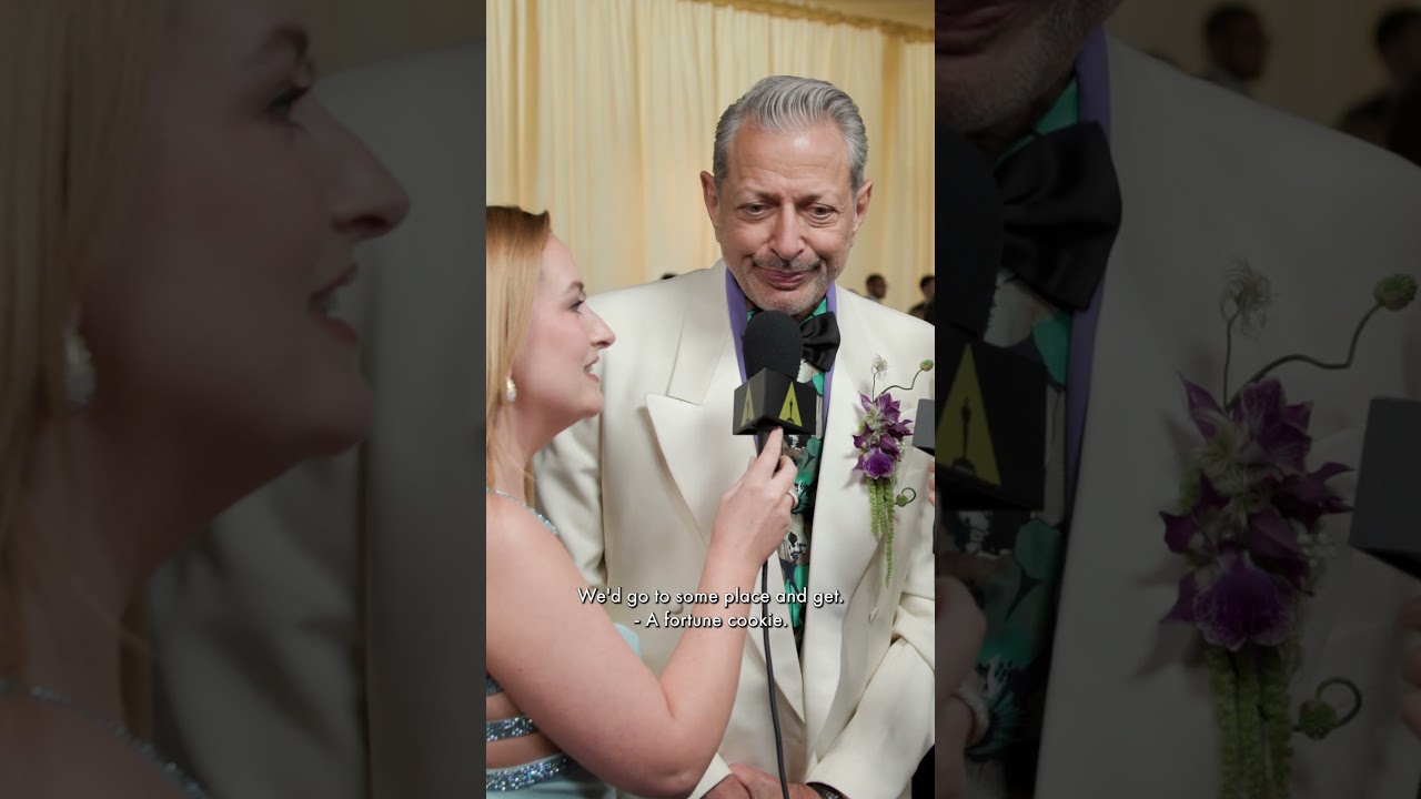 Jeff Goldblum & Amelia Dimoldenberg Sing Broadway Songs Together! | 97th Oscars Red Carpet