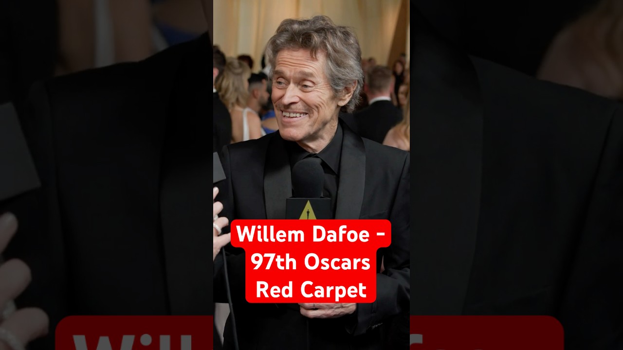 Willem Dafoe & Amelia Dimoldenberg Chat About Vampires | 97th Oscars Red Carpet